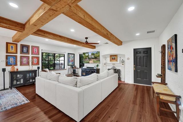 1028 Tyler St, Hollywood, FL 33019