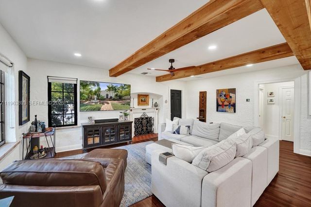 1028 Tyler St, Hollywood, FL 33019