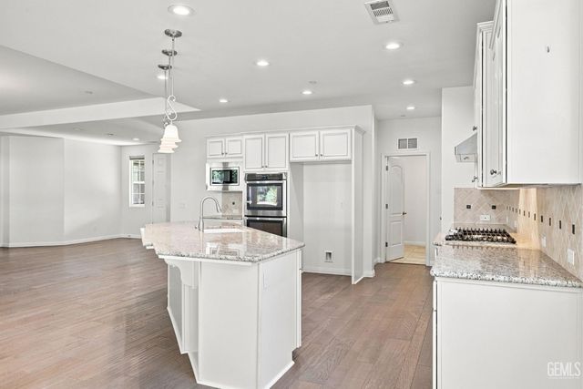 3113 Barrowby Street, Bakersfield, CA 93311