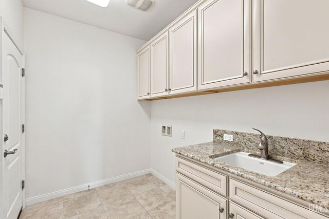 3113 Barrowby Street, Bakersfield, CA 93311