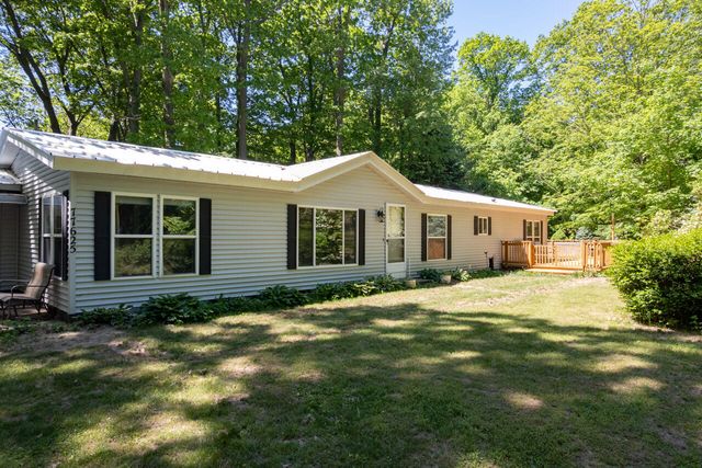 77625 Michigan Avenue, South Haven, MI 49090