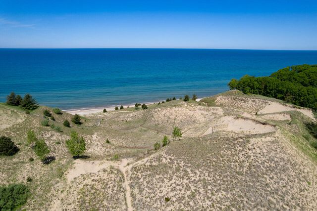 77625 Michigan Avenue, South Haven, MI 49090
