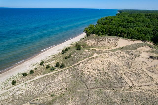 77625 Michigan Avenue, South Haven, MI 49090