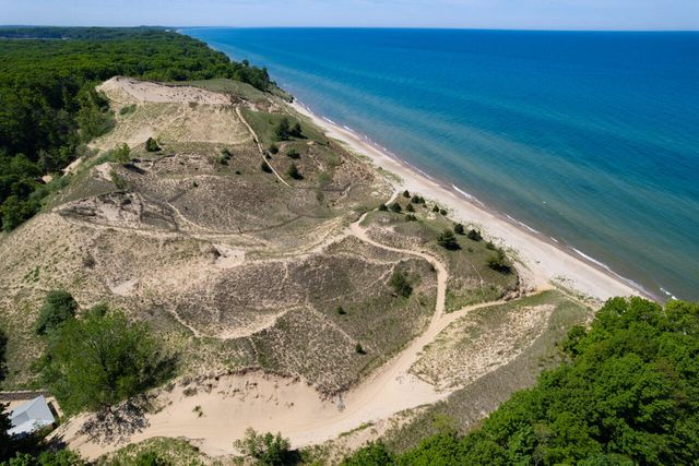 77625 Michigan Avenue, South Haven, MI 49090