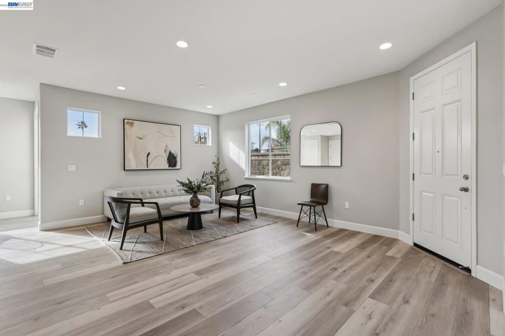 Image 6 of property listing at 208 Mindy Way, Pittsburg, CA 94565