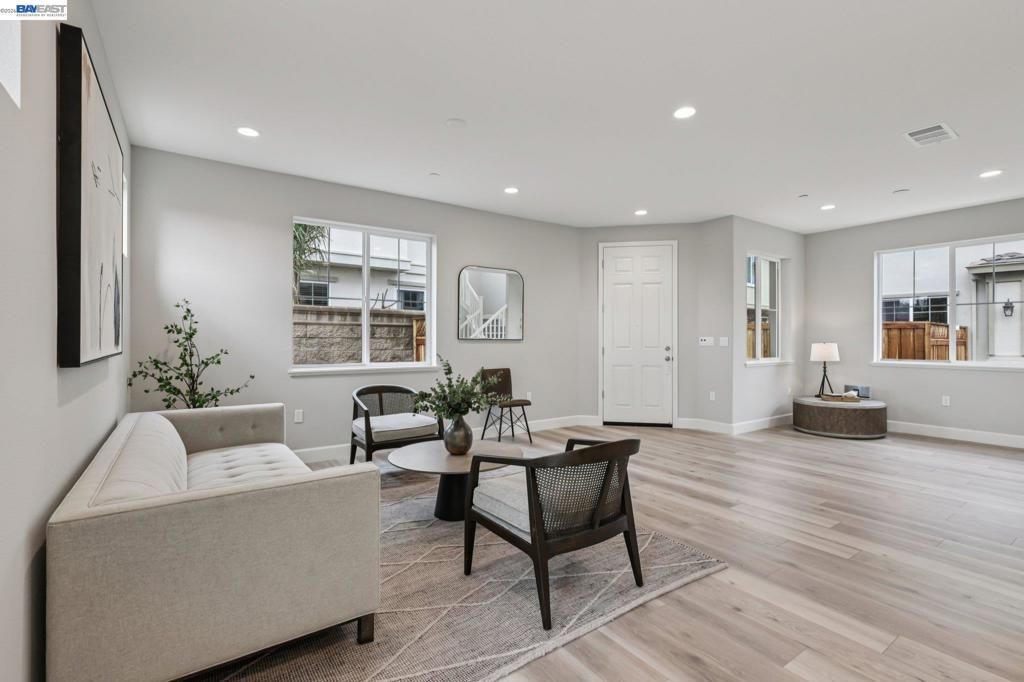 Image 7 of property listing at 208 Mindy Way, Pittsburg, CA 94565