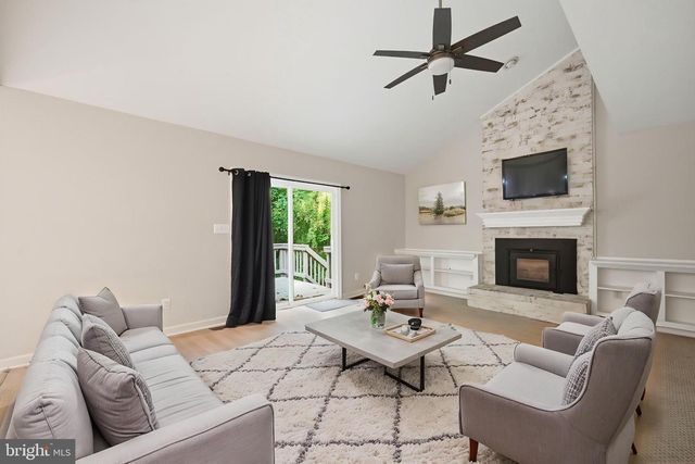 2 ENGLISH HILLS DR, Fredericksburg, VA 22406