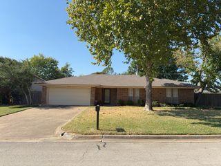 5604 Ember Drive, Arlington, TX 76016