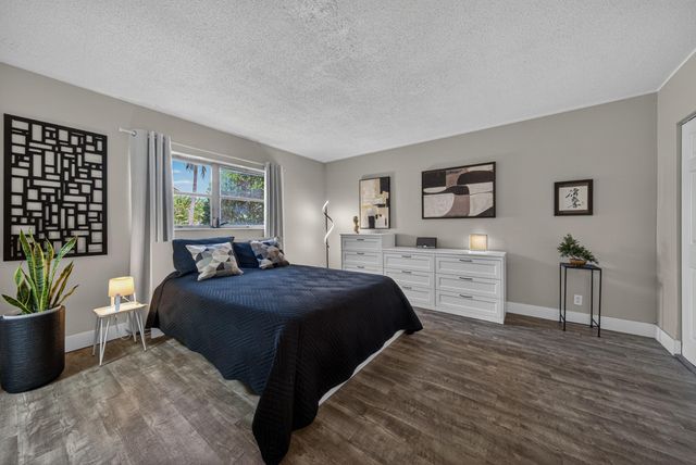 2110 NE 42nd Street 4b, Lighthouse Point, FL 33064