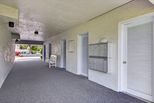 2110 NE 42nd Street 4b, Lighthouse Point, FL 33064