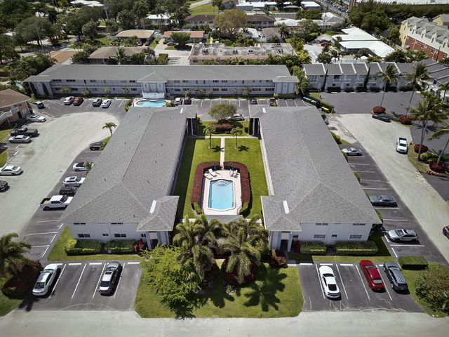 2110 NE 42nd Street 4b, Lighthouse Point, FL 33064