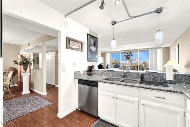 725 North Royal Crest Circle 233, Las Vegas, NV 89169