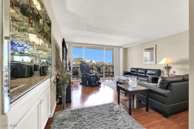 725 North Royal Crest Circle 233, Las Vegas, NV 89169