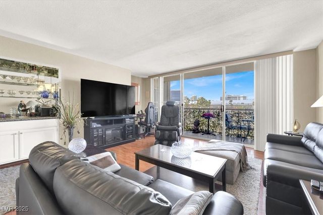 725 North Royal Crest Circle 233, Las Vegas, NV 89169