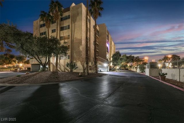 725 North Royal Crest Circle 233, Las Vegas, NV 89169