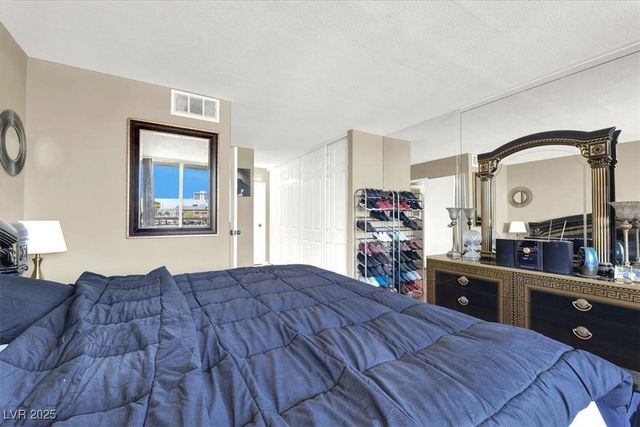 725 North Royal Crest Circle 233, Las Vegas, NV 89169