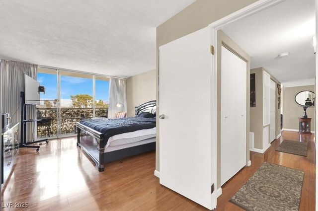 725 North Royal Crest Circle 233, Las Vegas, NV 89169