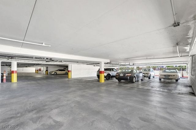 725 North Royal Crest Circle 233, Las Vegas, NV 89169