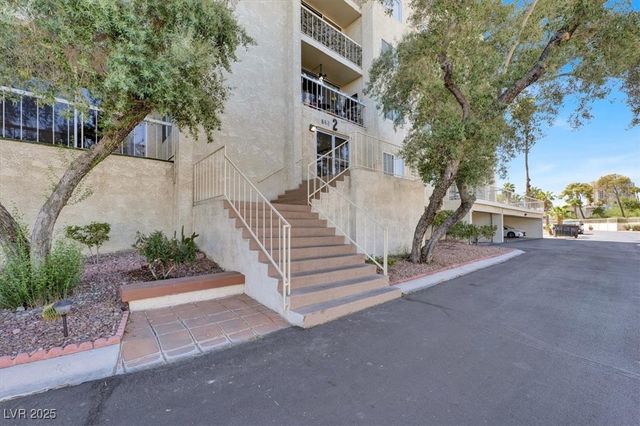 725 North Royal Crest Circle 233, Las Vegas, NV 89169