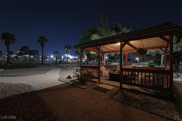 725 North Royal Crest Circle 233, Las Vegas, NV 89169