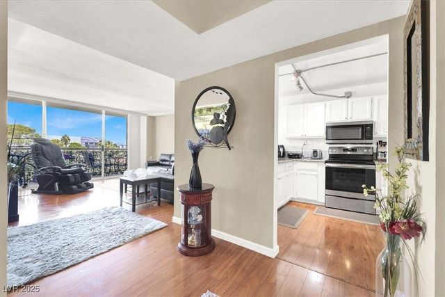 725 North Royal Crest Circle 233, Las Vegas, NV 89169