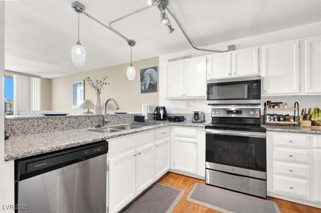 725 North Royal Crest Circle 233, Las Vegas, NV 89169