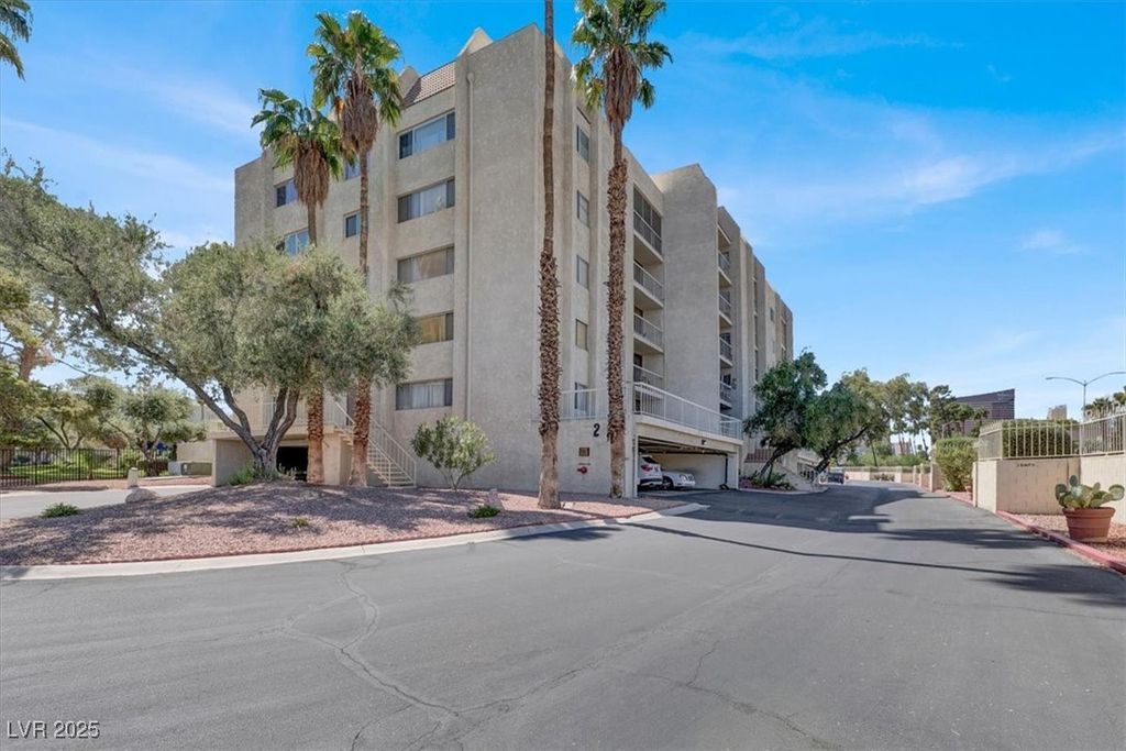 725 North Royal Crest Circle 233, Las Vegas, NV 89169