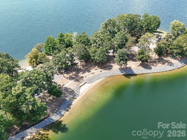 1021 Knob Creek Lane, Tega Cay, SC 29708