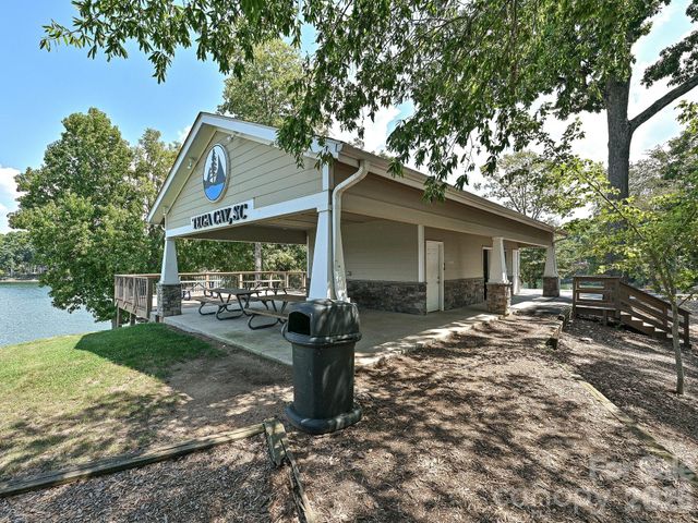1021 Knob Creek Lane, Tega Cay, SC 29708