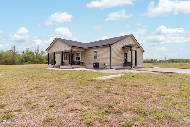 1560 White Oak River Road, Maysville, NC 28555