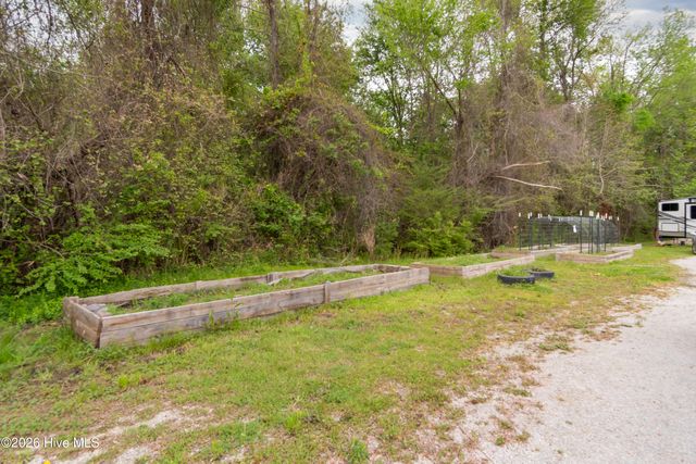 1560 White Oak River Road, Maysville, NC 28555