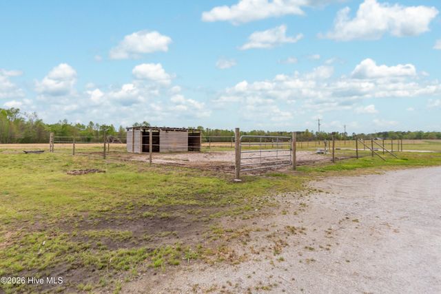 1560 White Oak River Road, Maysville, NC 28555