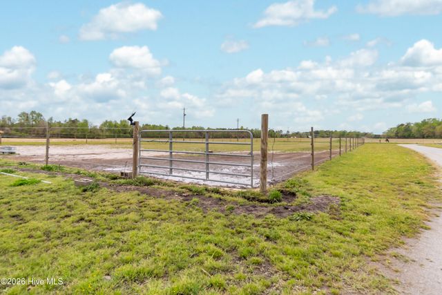 1560 White Oak River Road, Maysville, NC 28555