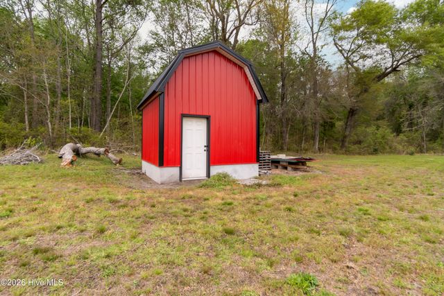 1560 White Oak River Road, Maysville, NC 28555