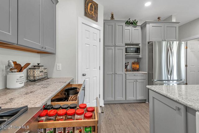 1560 White Oak River Road, Maysville, NC 28555