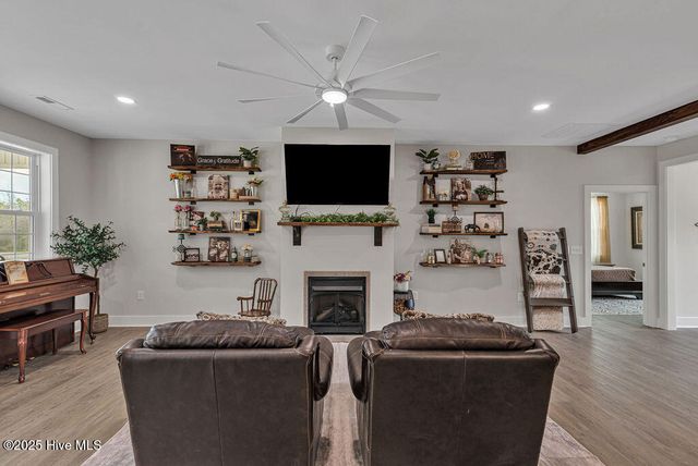 1560 White Oak River Road, Maysville, NC 28555