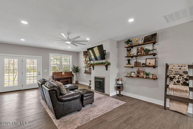 1560 White Oak River Road, Maysville, NC 28555