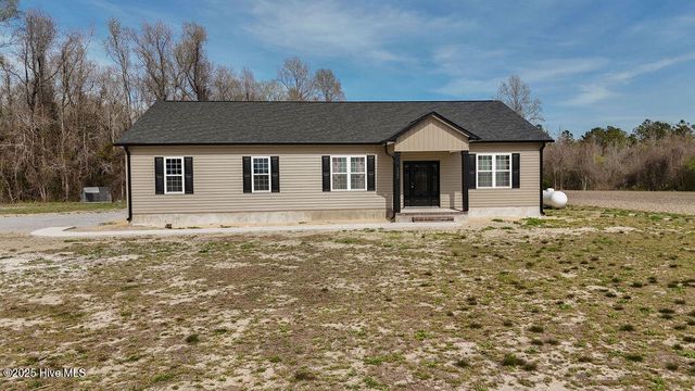 1560 White Oak River Road, Maysville, NC 28555