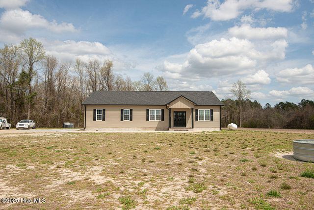 1560 White Oak River Road, Maysville, NC 28555