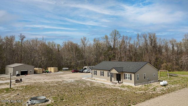 1560 White Oak River Road, Maysville, NC 28555