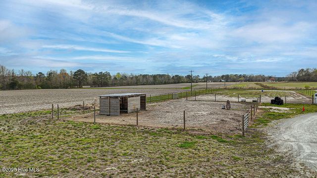 1560 White Oak River Road, Maysville, NC 28555
