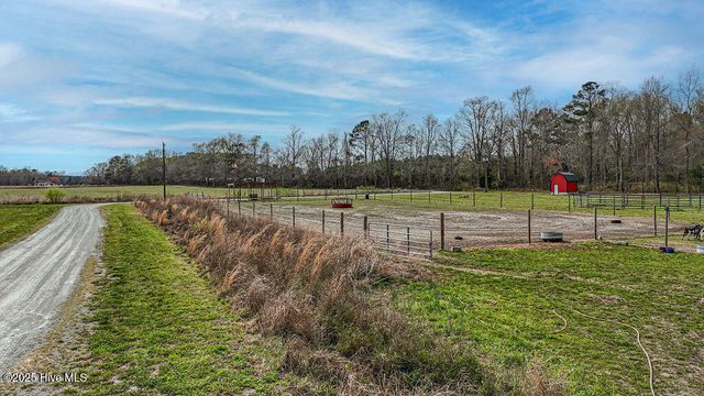 1560 White Oak River Road, Maysville, NC 28555
