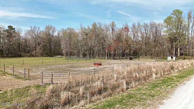 1560 White Oak River Road, Maysville, NC 28555