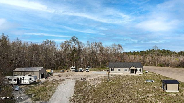 1560 White Oak River Road, Maysville, NC 28555