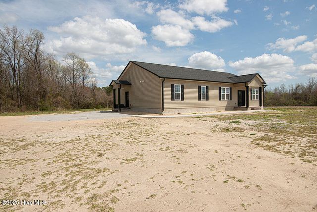 1560 White Oak River Road, Maysville, NC 28555