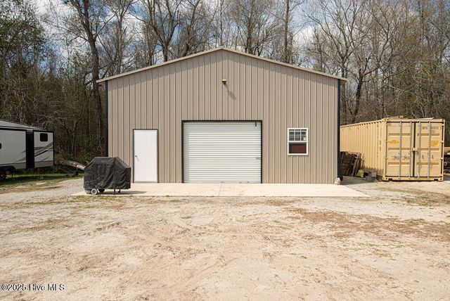 1560 White Oak River Road, Maysville, NC 28555