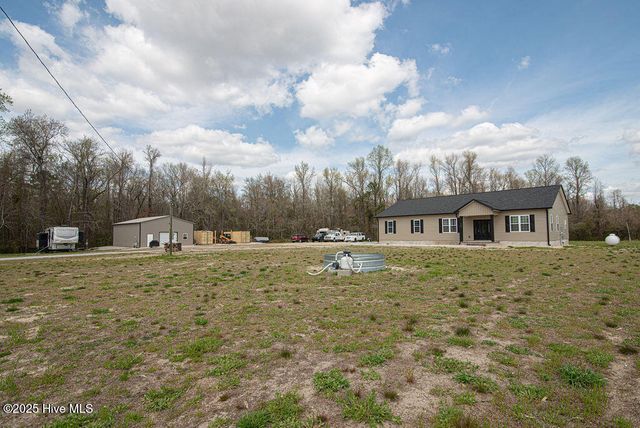 1560 White Oak River Road, Maysville, NC 28555