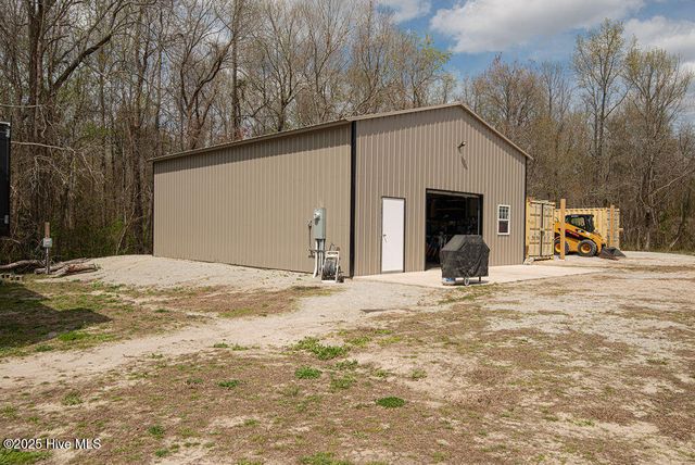1560 White Oak River Road, Maysville, NC 28555