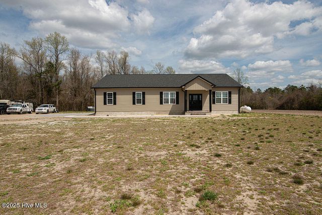 1560 White Oak River Road, Maysville, NC 28555