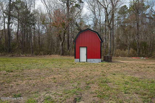 1560 White Oak River Road, Maysville, NC 28555